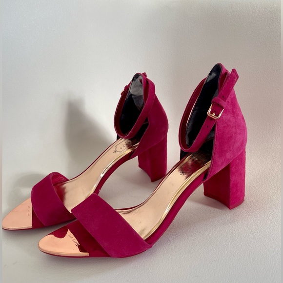 In very good condition Ted Baker London Block Heels Fuchsia Strap Sandals - Picture 8 of 13